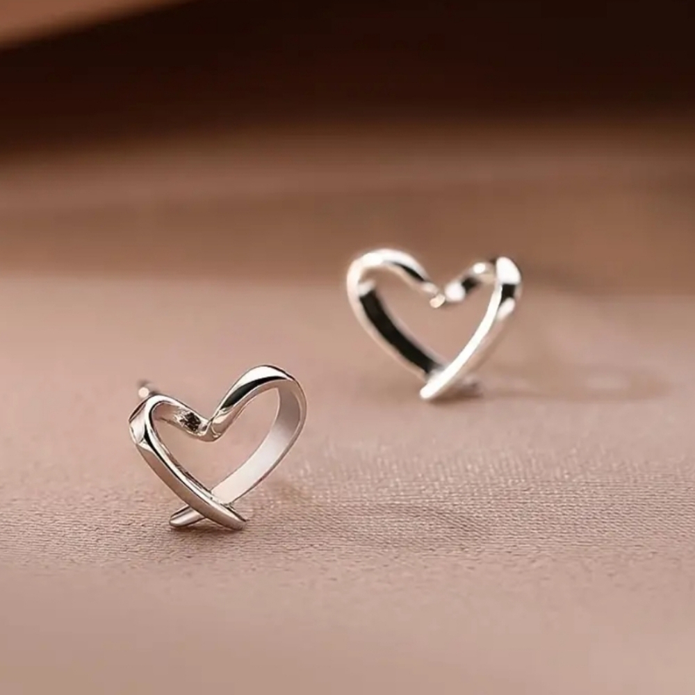 Heart CUTOUT stud earrings